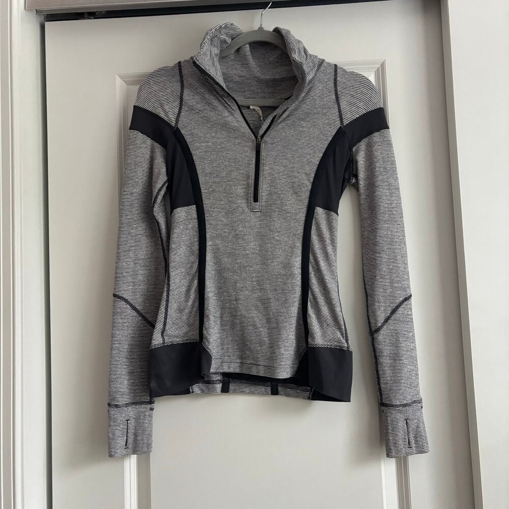 Lululemon Run Turbo 1/2 Zip Jacket 4 Static White Black Striped Thumbholes